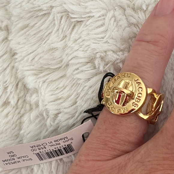 Marc by Marc Jacobs Gold Statement Ring - Picture 3 of 4